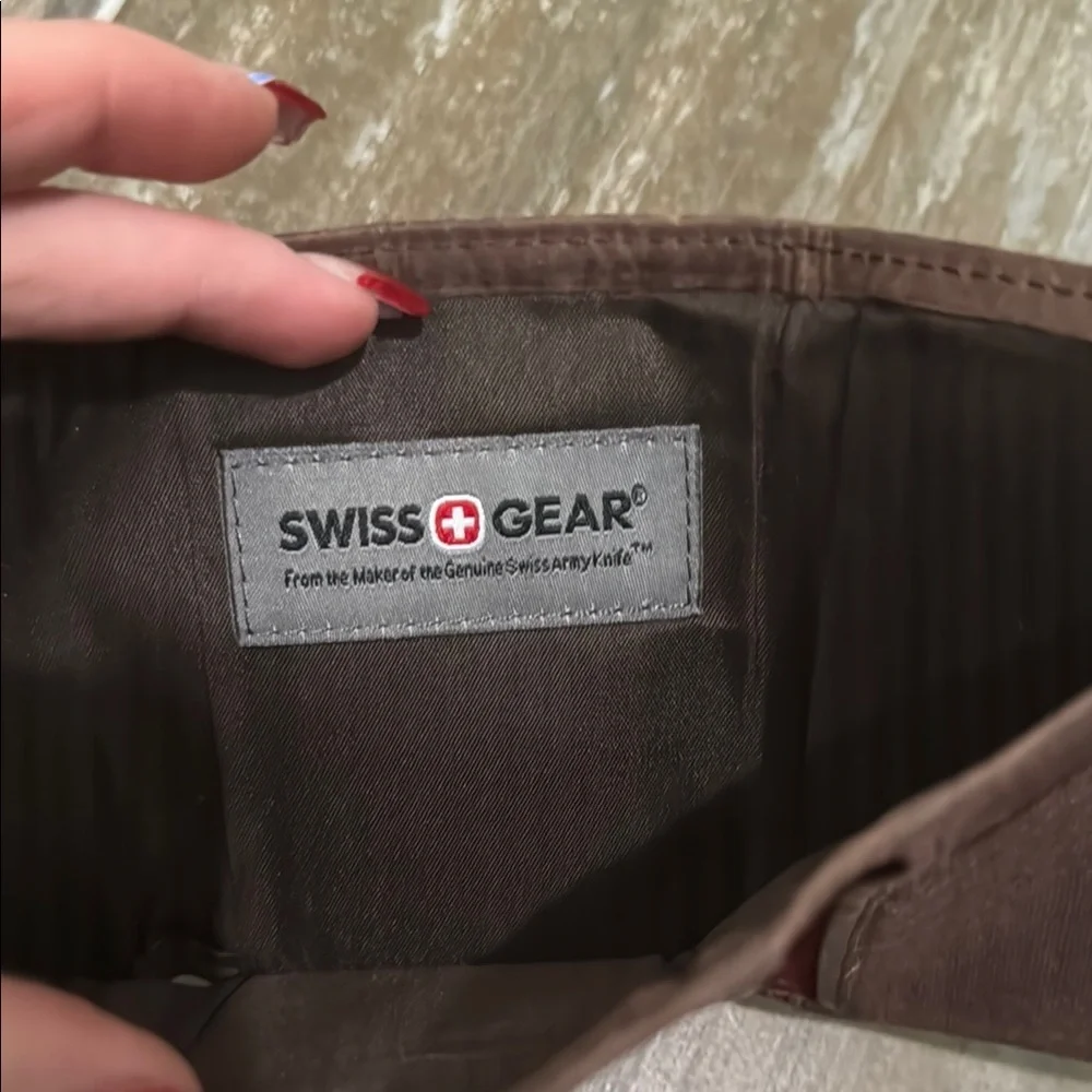 SwissGear Brown Leather Key & Card Holder